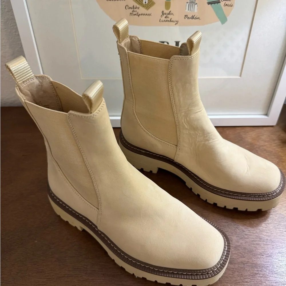 Sam Edelman Laguna Banana Cream Suede Chelsea Ankle Boots with Lug Sole Sz. 6.5 - Picture 4 of 10